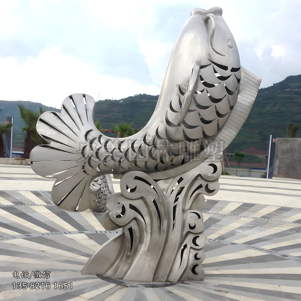 鏤空不銹鋼躍水鯉魚(yú)景觀雕塑