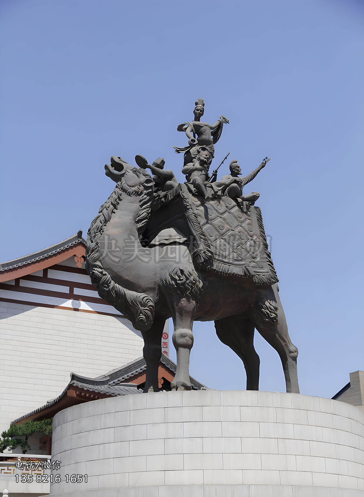 馱人的駱駝雕塑