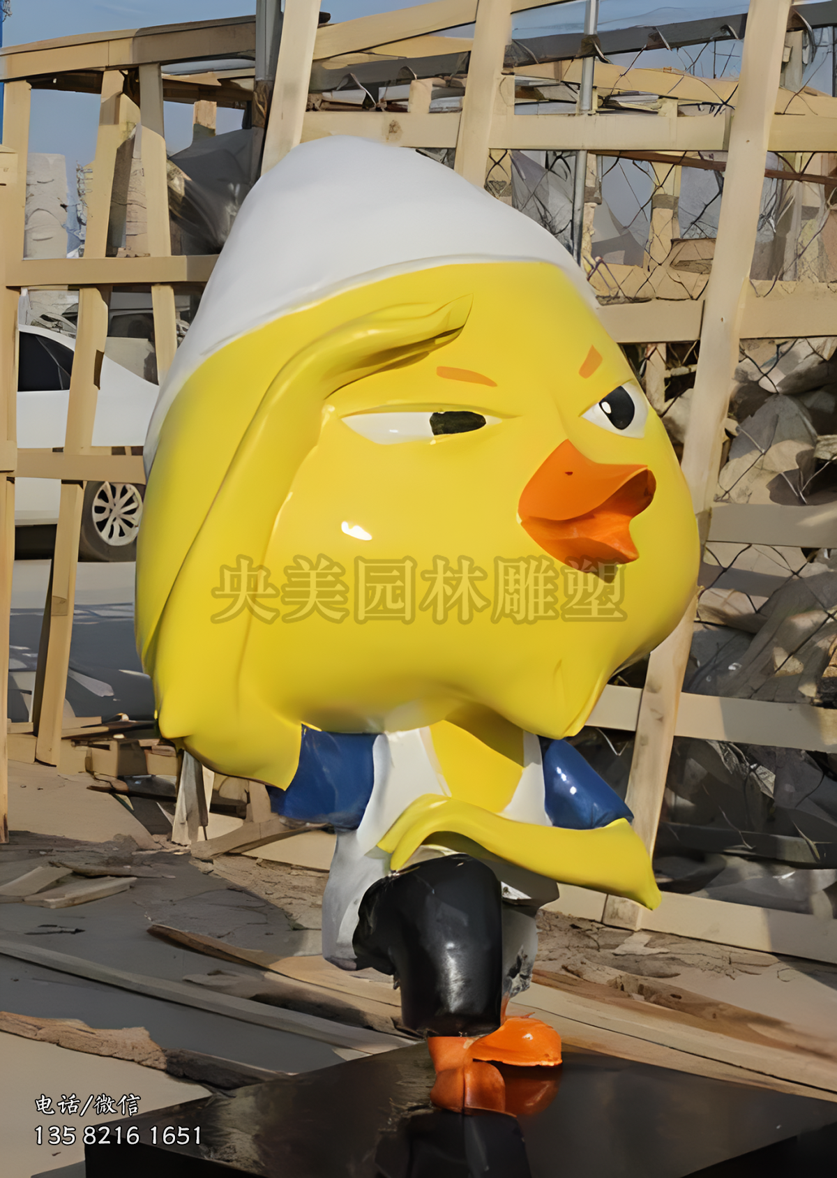 玻璃鋼遠眺的卡通小雞雕塑