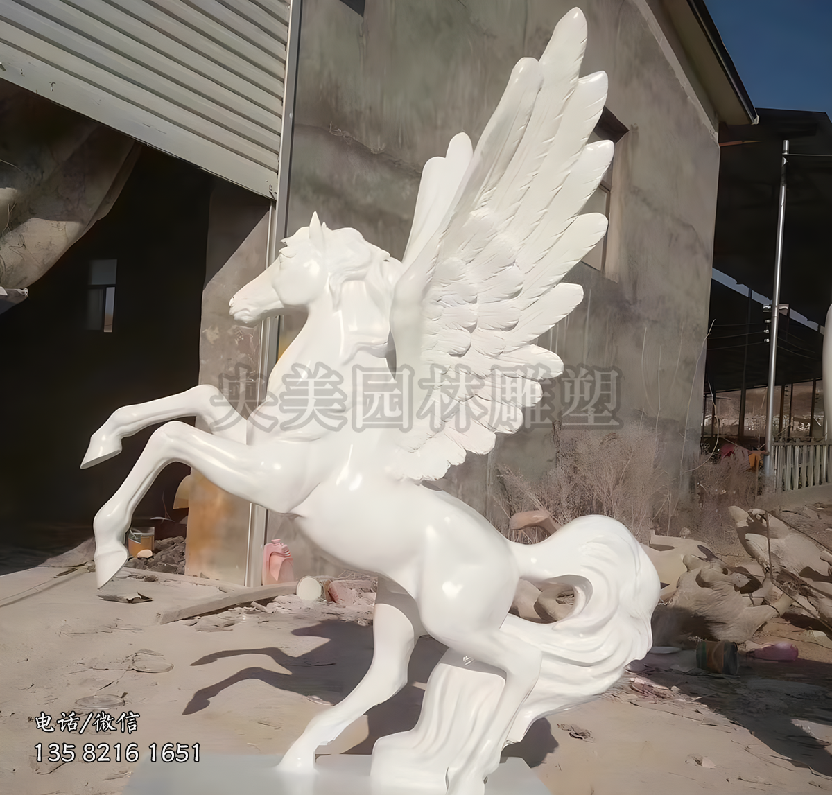 白色玻璃鋼飛馬雕塑