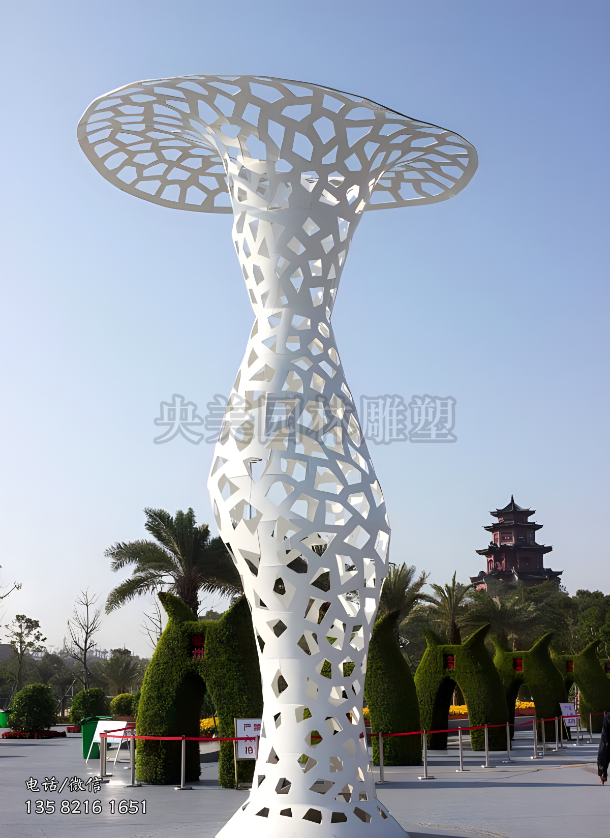 創意不銹鋼鏤空花瓶造型景觀雕塑
