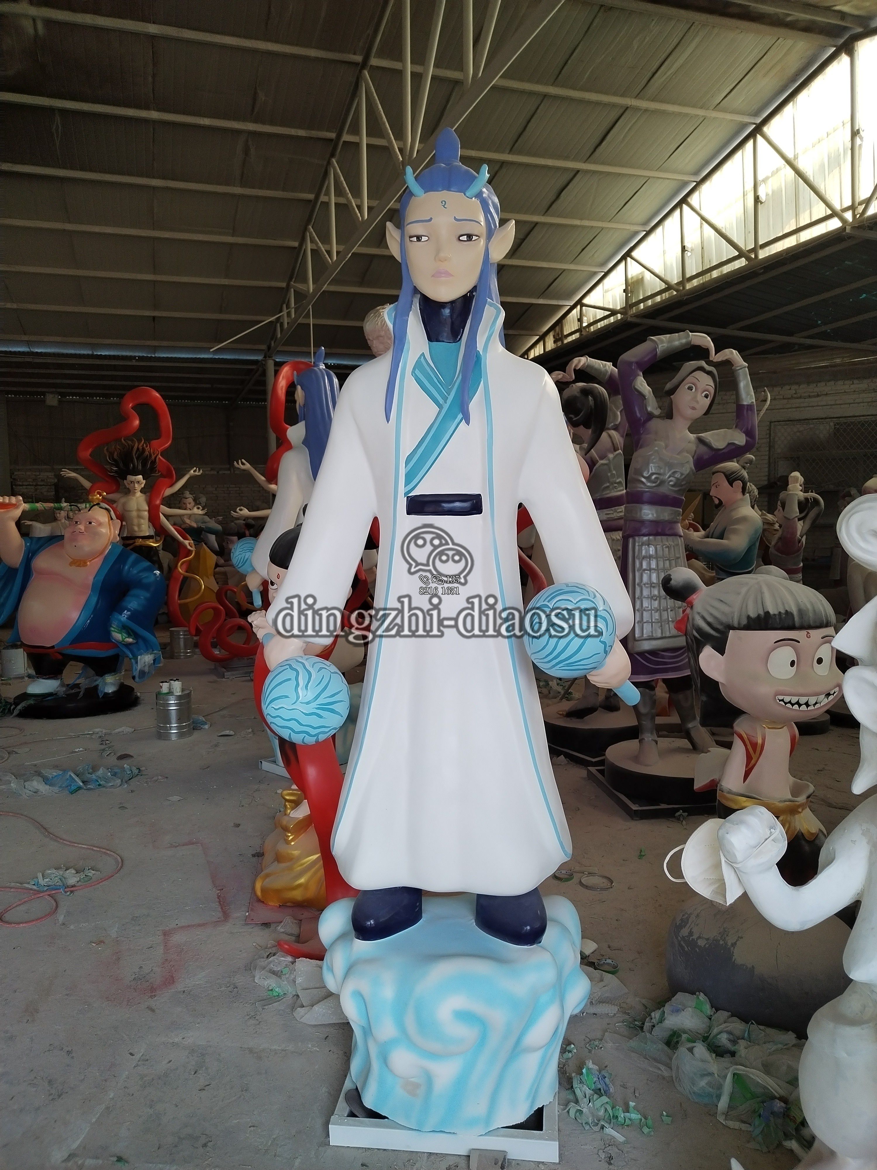 2.5米拿錘敖炳玻璃鋼雕塑